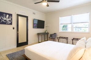 1 soverom, strykejern/-brett, internettilgang og sengetøy