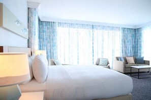 Iron/ironing board, bed sheets