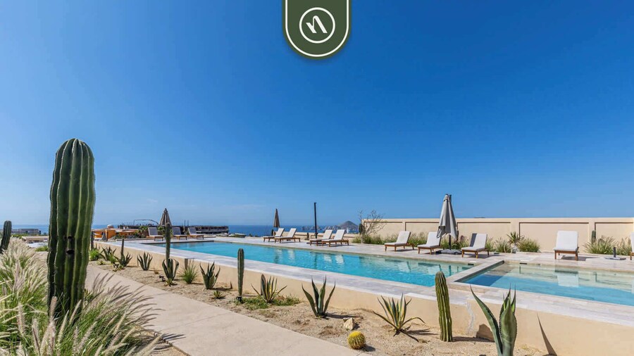 Luxury 2 BR Condo - Oceanview Pool - Gym