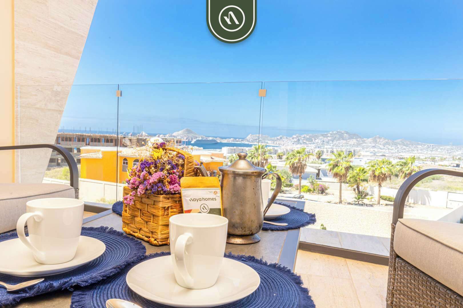 Apartment, Multiple Beds, Balcony, Ocean View (Mistiq 320) | Dining