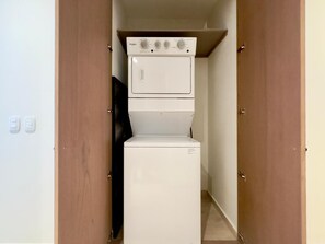 Apartment, Multiple Beds, Balcony, Ocean View (Mistiq 320) | Interior
