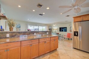 Interior - Hot Tub + Heated Pool, Gulf Access, Waterfront with Lanai TV (Cape Coral)