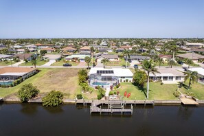 Exterior - Hot Tub + Heated Pool, Gulf Access, Waterfront with Lanai TV (Cape Coral)