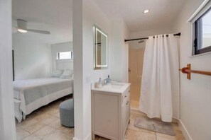 3 slaapkamers, een strijkplank/strijkijzer, gratis wifi, beddengoed