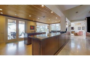 Interior - Stunning 4 bedroom 3.5 bath Open Water home with great boating (Cudjoe Key)