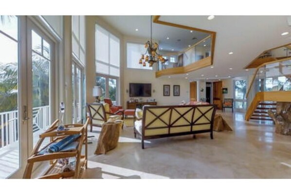 المنشأة من الداخل