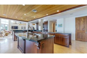 Interior - Stunning 4 bedroom 3.5 bath Open Water home with great boating (Cudjoe Key)