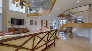 Smart TV, stereo - Stunning 4 bedroom 3.5 bath Open Water home with great boating (Cudjoe Key)