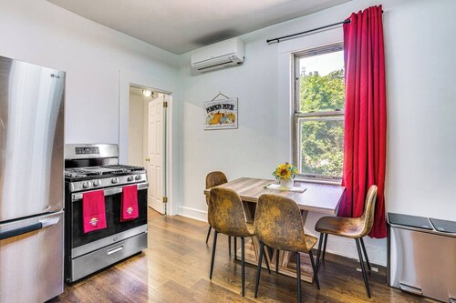Cozy 2-bedroom apartment in charming Lodi with AC ,washer and dryer 85 inch TV !