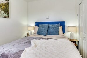 2 bedrooms, iron/ironing board, WiFi, bed sheets