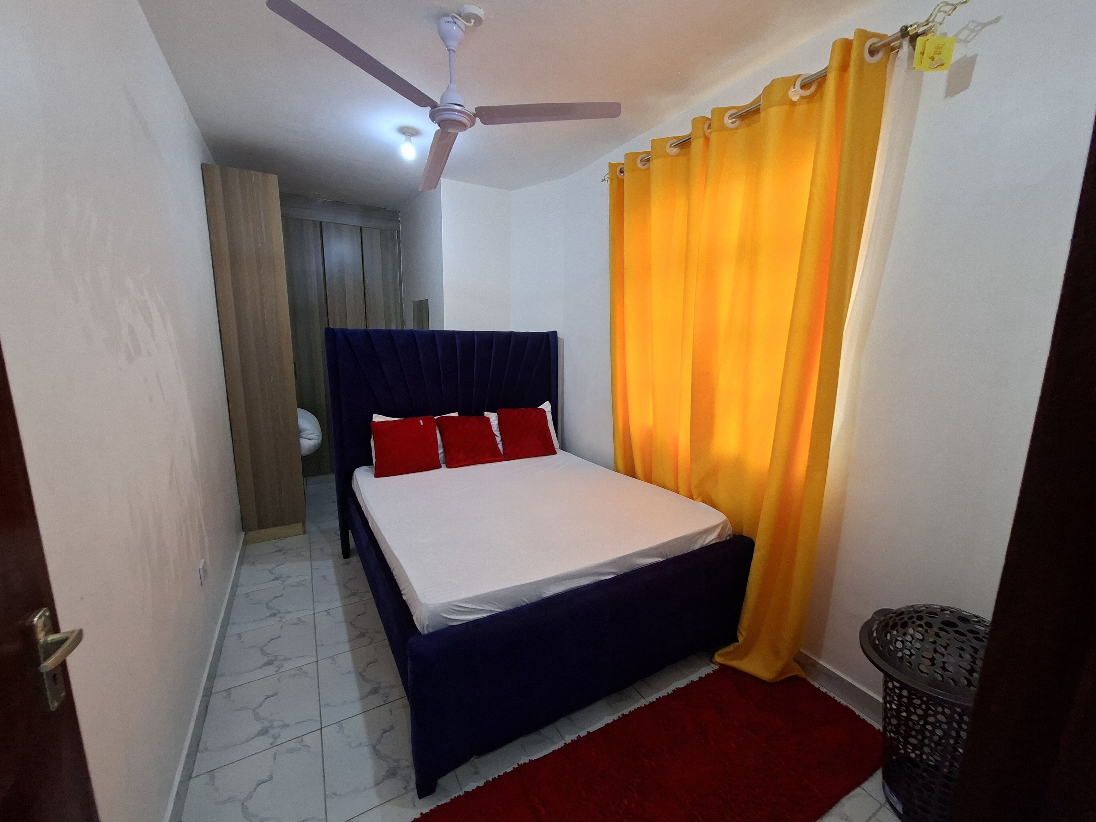 1 habitación, tabla de planchar con plancha, wifi y ropa de cama 