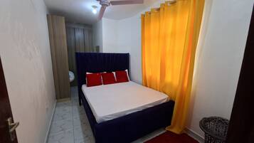 1 habitación, tabla de planchar con plancha, wifi y ropa de cama