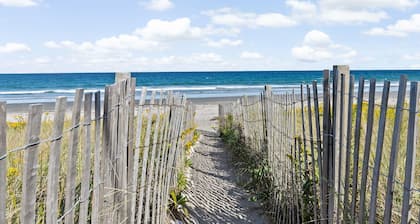 6 Bedroom house steps from the sandy beach