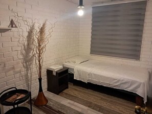 3 soverom, strykejern/-brett, internettilgang og sengetøy