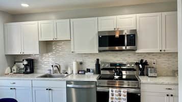 Horno, parrilla de estufa y lavavajillas