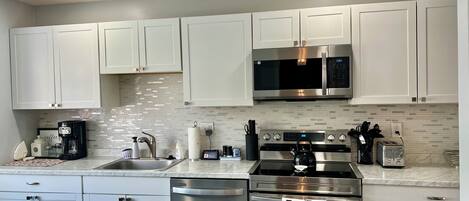 Oven, stovetop, dishwasher