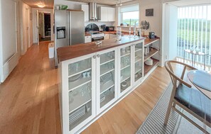 Fridge, stovetop, dishwasher, coffee/tea maker
