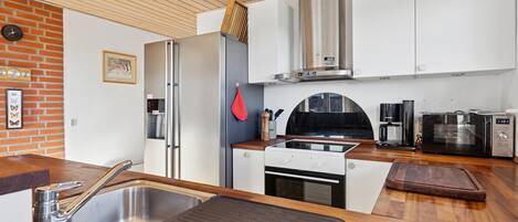 Geladeira, cooktop, lava-louças, cafeteira/chaleira