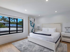 4 bedrooms, desk, iron/ironing board, WiFi