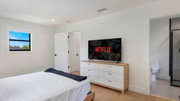 4 bedrooms, desk, iron/ironing board, WiFi