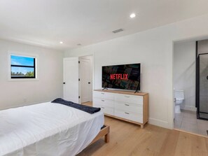 4 habitaciones, escritorio, tabla de planchar con plancha y wifi