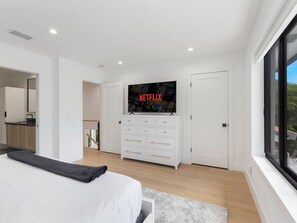 4 bedrooms, desk, iron/ironing board, WiFi