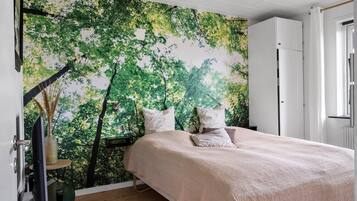 7 bedrooms, travel crib, free WiFi