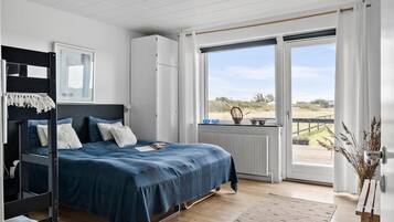 7 bedrooms, travel crib, free WiFi