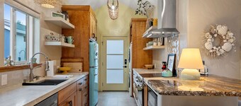 The Bee's Knee's Guest Studio West Sacramento