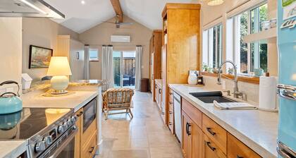 The Bee's Knee's Guest Studio West Sacramento