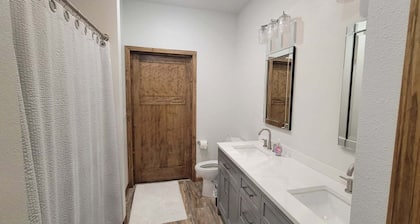 Brand New 2-bedroom getaway cabin located a half mile from Mobridge