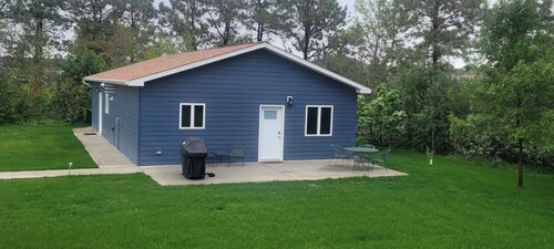 Brand New 2-bedroom getaway cabin located a half mile from Mobridge