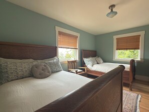 4 bedrooms, iron/ironing board, free WiFi, bed sheets