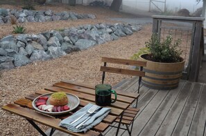 Outdoor dining - Craftsman by the Sea (Elk)