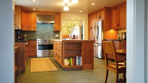 Microwave, oven, stovetop, dishwasher - Craftsman by the Sea (Elk)