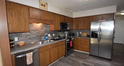 New Listing!! 2 Bed 2 Bath Duplex Retreat Pet Friendly!