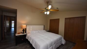 2 Schlafzimmer, Schreibtisch, kostenloses WLAN, Bettwäsche