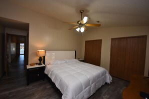 2 bedrooms, desk, free WiFi, bed sheets