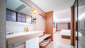A modern hotel bathroom with a large mirror, a sink, and a shower area. - Orange Hotel Guangzhou Yuexiu Park (Guangzhou)