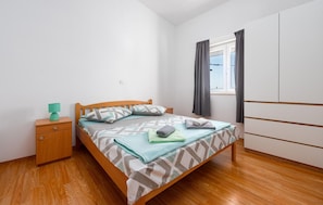 4 bedrooms, travel cot, free WiFi