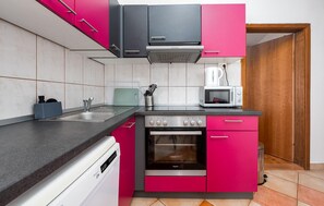 Refrigerador, horno, placa de cocina, lavavajillas