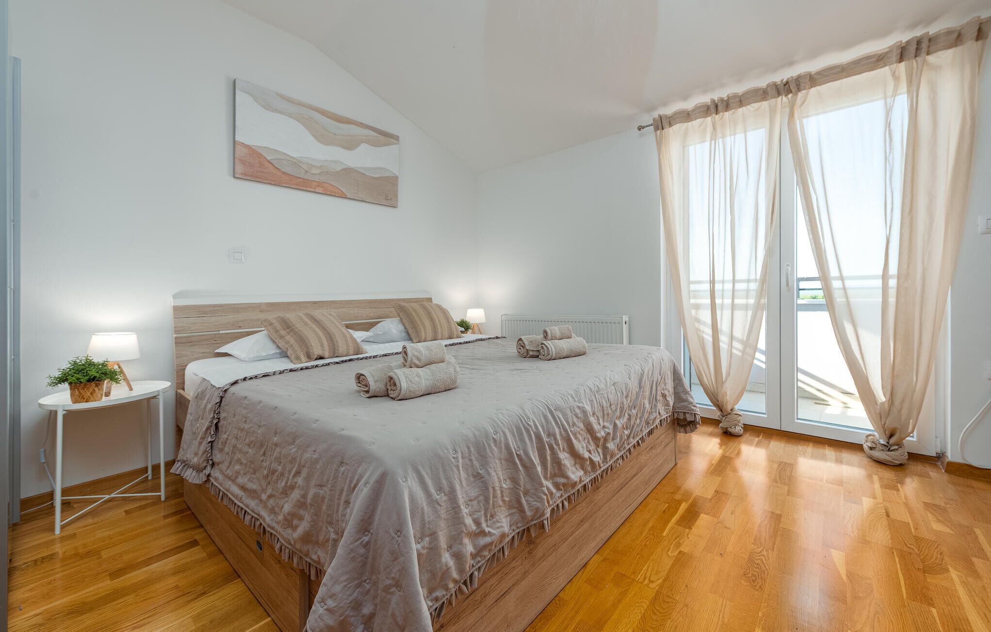 4 bedrooms, travel crib, free WiFi