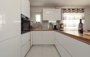 Refrigerador, horno, placa de cocina, lavavajillas