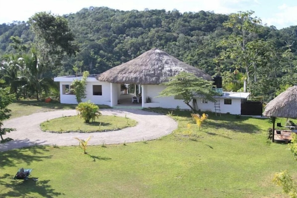 Fachada de la propiedad