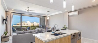 New 2 BR Condo With Private Terrace - BBQ