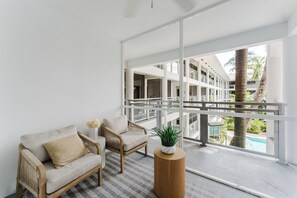 Interior - Boca Waterfront Oasis: Walk to Beach + Pool, Hot Tub, Gym (Boca Raton)