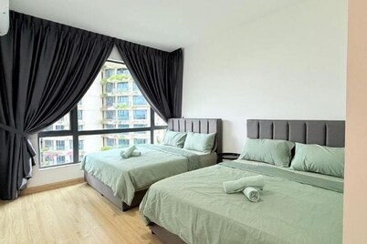 Seaview 2B2R 10pax Condo Forest City 3C-1608