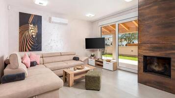 Smart TV, foosball, table tennis