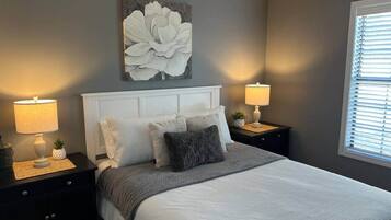 3 slaapkamers, een strijkplank/strijkijzer, gratis wifi, beddengoed