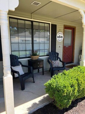 Terrace/patio - Relaxing Retreat in East Medford (Medford)